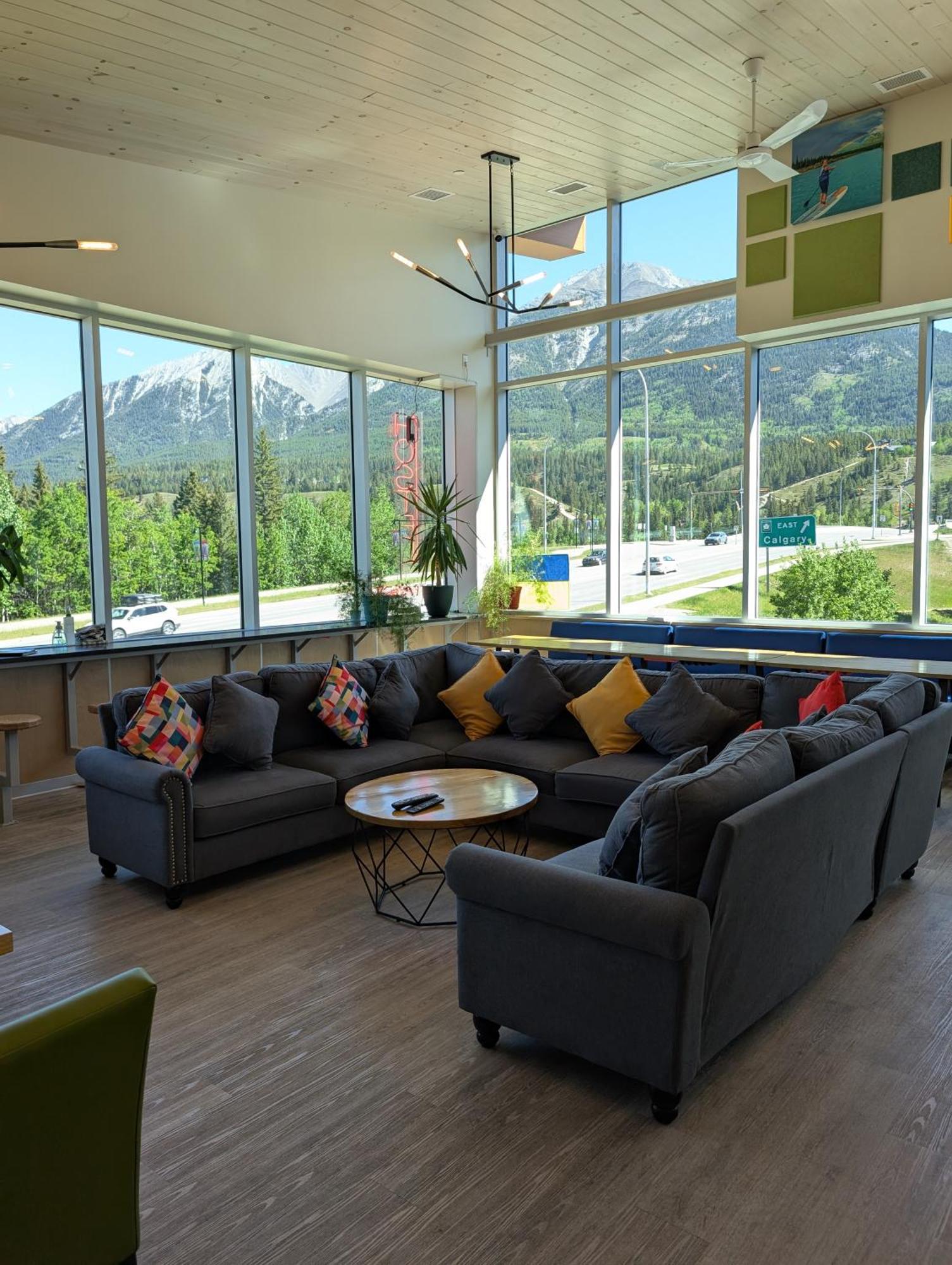 Canmore Downtown Hostel Zewnętrze zdjęcie
